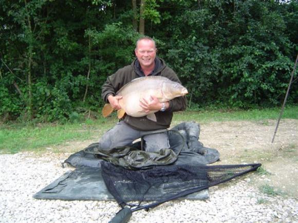 Chris Harris with his 39lb 8oz Carp from France 2007